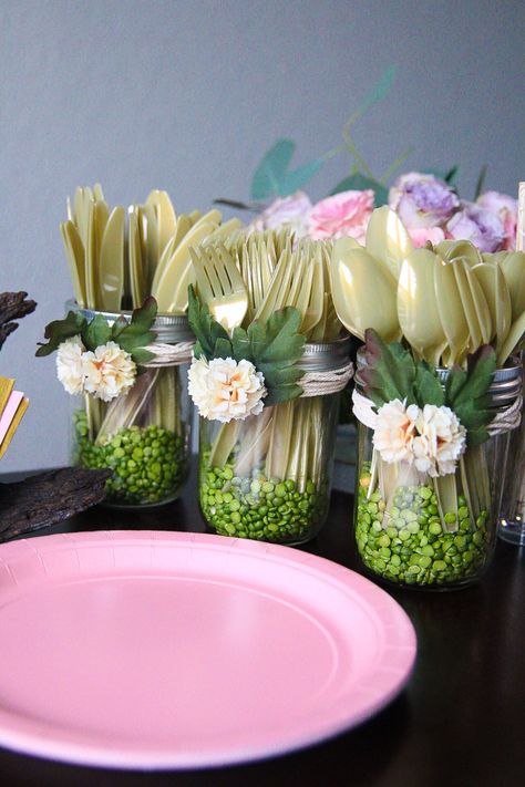 Diy Enchanted Forest Decor Birthday Party, Fairy Table Decorations, Flower Garden Party Decorations, Forest Theme Snacks, Cottagecore Aesthetic Party Decor, Garden Party Theme Birthday, Home Quinceanera Ideas, Fairy Brunch Party, Whimsical Table Decor