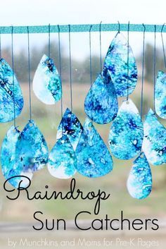 Raindrop Suncatchers. Pretty weather craft for kids. Raindrop Suncatchers, Høstaktiviteter For Barn, Maluchy Montessori, Weather Crafts, April Crafts, Weather Theme, Easter Preschool, Rainy Day Crafts, Spring Preschool