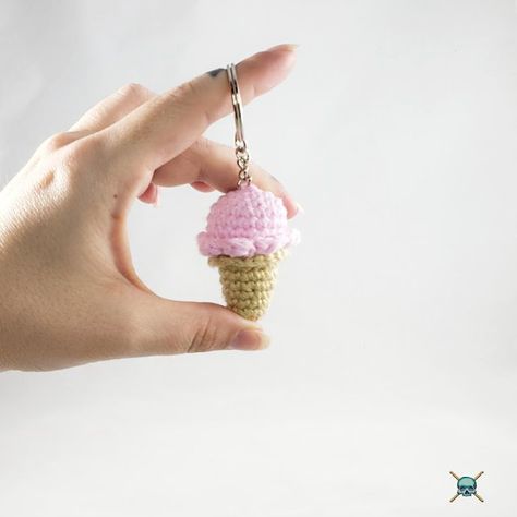 Amigurumi Patterns, Crochet Ice Cream Cone Keychain, Ice Cream Keychain Crochet, Ice Cream Crochet Keychain, Crochet Ice Cream Keychain, Crochet Cake Keychain, Ice Cream Amigurumi Free Pattern, Crochet Mini Keychain Free Pattern, Crochet Ice Cream Cone Pattern Free