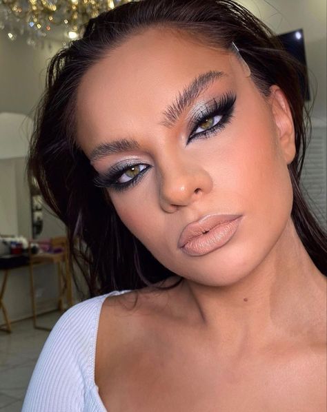 Makeup Night Out, Competition Makeup, Sultry Makeup, Makeup Ojos, Shimmer Eye Makeup, Prom Makeup Looks, Eye Makeup Pictures, Glam Makeup Look, Evening Makeup