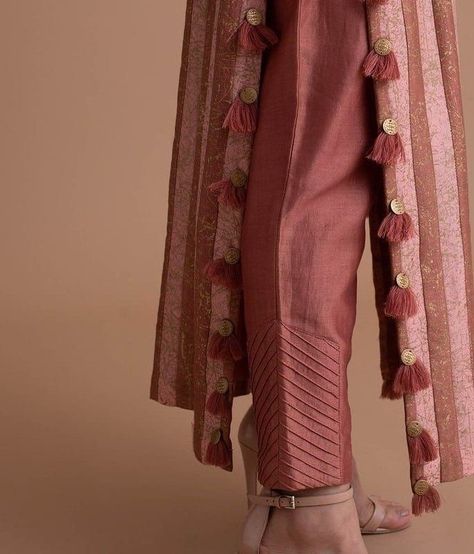 side chaak and salwar design 2021 Pent Trouser Designs, Women Trousers Design, Trouser Designs, Kurti Sleeves Design, Womens Pants Design, Pick Stitch, Designer Kurti Patterns, Salwar Designs, Dress Design Patterns