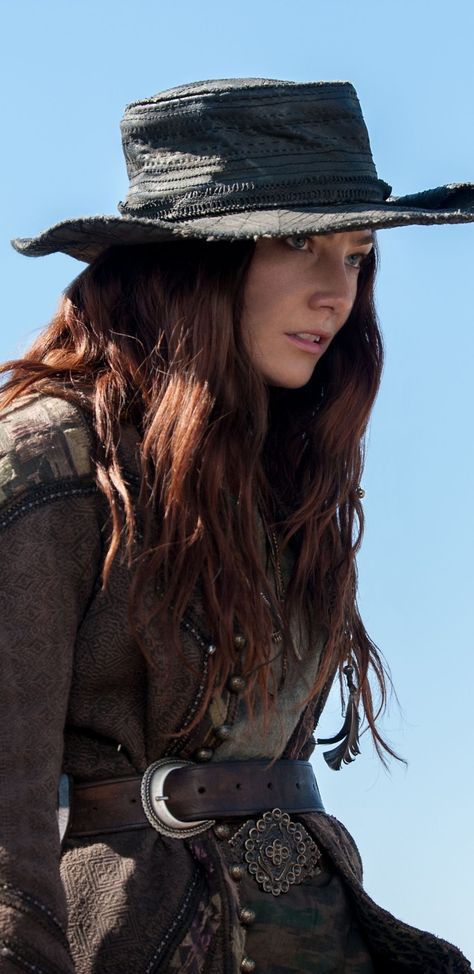 Clara Paget stars as Anne Bonny in Black Sails (STARZ 2014-17) Pirate Runway, Sail Cloth Benjamin Moore, Anne Bonny Black Sails, Anne Bonney, Black Sails Anne Bonny, Away Quotes, Clara Paget, Chevrolet Sail, Sailing Quotes