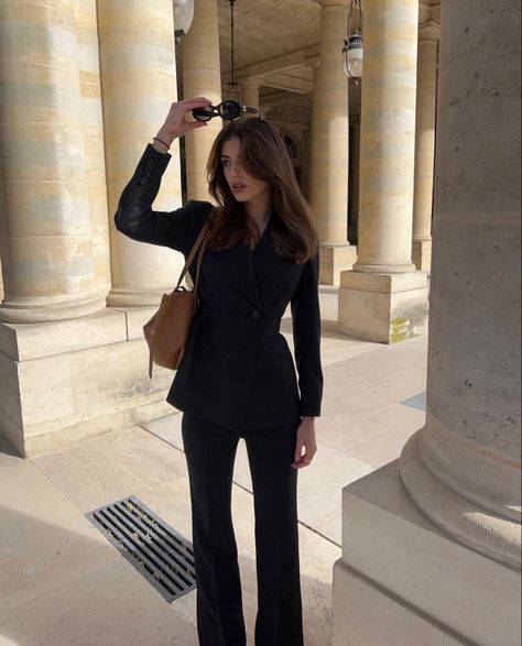 Women Suits Prom, Women Suits Prom Classy, Modest Outfits Aesthetic, Hijab Outfit Casual, Black Suit Dress, Professional Outfit, Work Outfit Inspiration, Lawyer Outfit, Business Women Fashion
