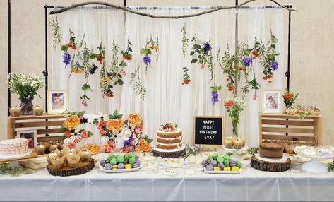 Wild Flowers Backdrop, Wildflower First Birthday Party Decor, Wildflower First Birthday Balloon Arch, Wild Flower Birthday Party Ideas, Wildflower First Birthday Decorations, She Is One Wildflower Birthday, Wild Flower Themed First Birthday, Wildflower Backdrop Diy, Wildflower Highchair Banner