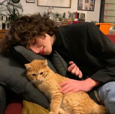 Jamie Campbell Bower, Finn Stranger Things, The Cardigans, Finn The Human, Finn Wolfhard, Ținută Casual, I'm With The Band, Orange Cat, Future Boyfriend