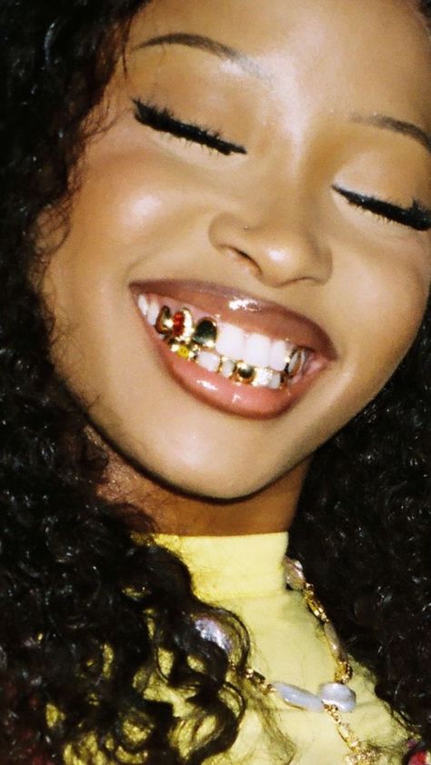 777 Bijoux Piercing Septum, Pretty Teeth, Grillz Teeth, Dope Jewelry Accessories, Gold Grillz, Grills Teeth, Tooth Gem, Teeth Jewelry, Gold Teeth