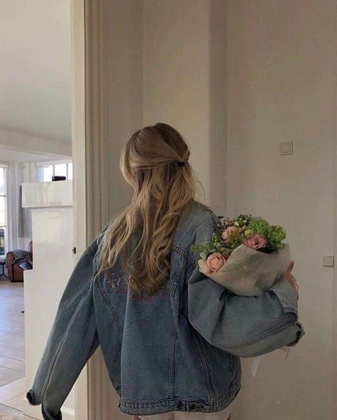 Dark Blonde, Old Money Winter Outfits, Old Money Winter, Annie Walker, Blonde Aesthetic, Blonde Hair Girl, Oversized Denim Jacket, Jacket For Women, Blonde Women