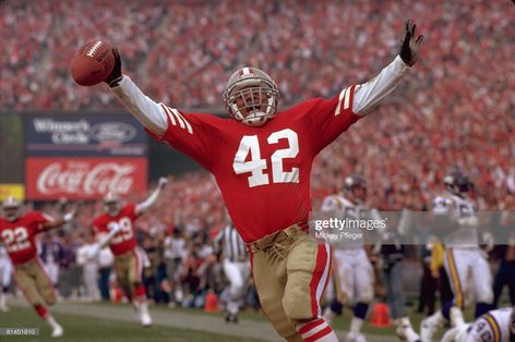 1/6/90: Ronnie Lott Victorious vs Minnesota. 49ers Nation, Ronnie Lott, 49ers Players, Sports Illustrated Covers, 49ers Fans, Eagles Nfl, 49ers Football, Defensive Back, Sf 49ers
