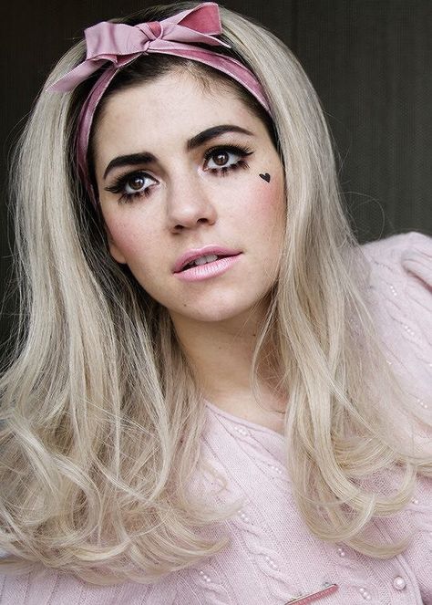 Marina Lambrini Diamandis // Marina and the diamonds // The family jewels // Electra Heart // Froot Lorde, Gera, Marina And The Diamons, Electra Heart, Marina Diamandis, Marina And The Diamonds, Melanie Martinez, Beauty Queens, Her Hair
