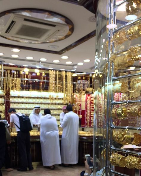 DUBAI CITY OF GOLD – Esprit Joaillerie Dubai, Gold Souk, City Of Gold, Dubai Gold Jewelry, Ali Baba, Dubai City, Christmas Feeling, Gold Design, Iran