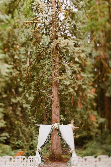 Earthy-Oregon-Wedding-at-Hornings-Hideout-Nakalan-McKay-2 Runaway Wedding, Frog Wedding, Wedding Oregon, Nature Themed Wedding, Decor Ideas Wedding, Dresses Photography, 2025 Wedding, Wedding Destinations, Silicone Food Covers