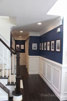 Navy upper with white paneling below. Interesting how they ended the crown moulding at the edge of wall....I need to use that idea. Picture Hallway, Hal Decor, Wainscoting Styles, White Wainscoting, Hallway Designs, 아파트 인테리어, Hus Inspiration, घर की सजावट, White Paneling