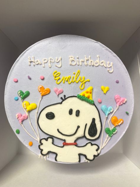 Bolo Snoopy, Snoopy Cake, Kreative Snacks, Snoopy Birthday, Mini Cakes Birthday, Mini Tortillas, Snoopy Wallpaper, Creative Birthday Cakes, Cute Baking