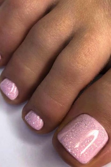 Spring Pedicure Ideas Toenails Pink, Holiday Toes Nails, Gel Toes Ideas Summer, Shellac Toes Summer, Holiday Toe Nails Summer, Best Toe Nail Color Summer, Sparkle Toe Nails, Pedicure Ideas Summer 2024, Light Pink Toe Nails