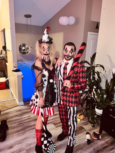 Scary Clown Costume Couple, Couples Scary Clown Costumes, Clown Couples Costumes, Couple Clown Halloween Costumes, Clown Costume Couple, Couples Clown Costumes, Couple Clown Costume, Clown Halloween Outfit, Diy Circus Costume