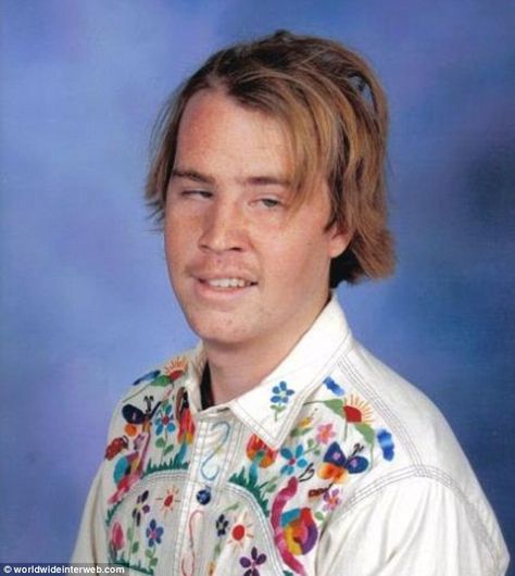 The world's WORST high school yearbook photos............;] Humour, High School Yearbook Photos, Funny Yearbook, Awkward Photos, Yearbook Pictures, Bad Haircut, School Portraits, Bad Photos, Yearbook Photos
