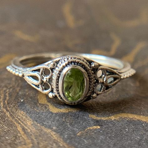 Handmade Turquoise Ring, Zierlicher Ring, Estilo Hippie, Indie Jewelry, Peridot Jewelry, Dope Jewelry, Funky Jewelry, Peridot Ring, Women Ring