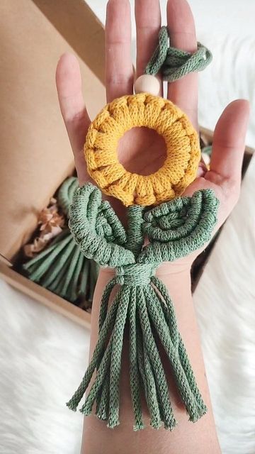 ✨𝕄𝕒𝕔𝕣𝕒𝕞𝕖 | 𝕋𝕦𝕥𝕠𝕣𝕚𝕒𝕝 𝕞𝕒𝕜𝕖𝕣✨ on Instagram: "🌻✨Sunflowers are here✨🌻 Step by step i'm going back to rolls 🤗 • • • • • I would like to remind you about the promotion in the store for tutorials as well as macrame products. Until the end of February -10%✨ ______ 🌻✨Słoneczniki są w śród Was✨🌻 A ja krok po kroku wracam do rolek 🤗 • • • • • Przypominam o promocji w sklepie na tutoriale jak i makramowe produkty. Do końca lutego -10%✨ ___________ #keychain #macramekeychain #floral Sunflower Macrame, Macrame Sunflower, Easter Macrame, Sunflower Tutorial, Beer Bottle Art, Bubble Dog, Macrame Products, Artist Tutorials, Macrame Baby