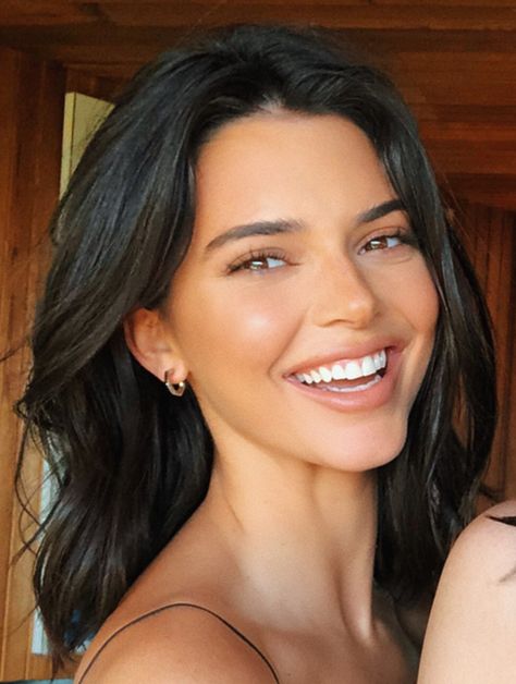 Kendall No Makeup, Kendall Jenner Face No Makeup, Kendall Jenner Headshots, Kendall Jenner Dark Hair, Kendall Jenner Nose Job, Kendall Jenner No Makeup, Kendall Jenner Smile, Kendall Jenner Pretty, Kendall Jenner Cute