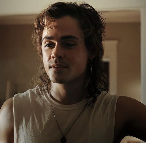 Billy Hargrove Pfp, Billy Hargrove Icons, Billy Hargrove Aesthetic, Stranger Things 2017, Billy Hargrove, Forest Theme Wedding, Dacre Montgomery, Crochet Halloween, Stranger Things Actors