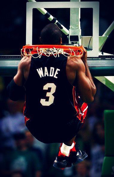 Dwayne Wade Aesthetic, Cold Nba Photos, Dwyane Wade Wallpaper, Nba Pics, Heat Basketball, Michael Jordan Pictures, Basketball Background, Nba Basketball Art, Bola Basket