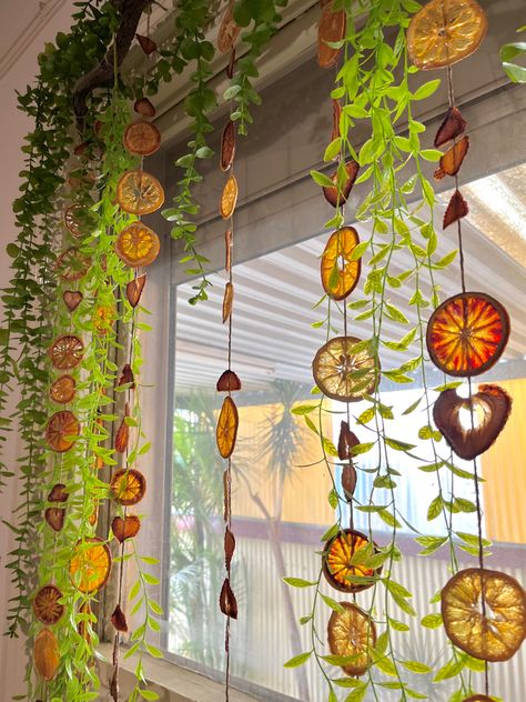 Wall Decor No Nails, Earthcore Room Decor, Whimsical Craft Room, Goblincore House, Gremlincore Aesthetic, Aesthetic Home Gym, Hippy House, Cottagecore Diy, Orange Window