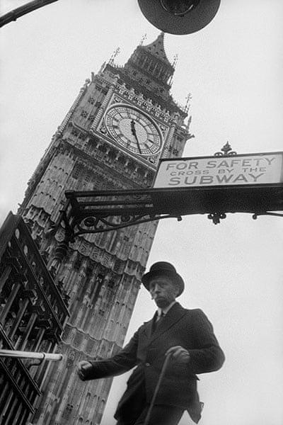 Westminster Underground Station, London, 1937 photo by E.O. Hoppé  #vintagephotos Old London, Underground Station, Victorian London, London History, U Bahn, London Town, London Underground, London Photos, Vintage London