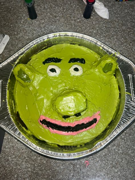Pastel, Cursed Cupcakes, Rave Cake, Shrek Cake Ideas, Shrek Cupcakes, Shrek Birthday Cake, Shrek Aesthetic, Ugly Cake, Shrek Birthday