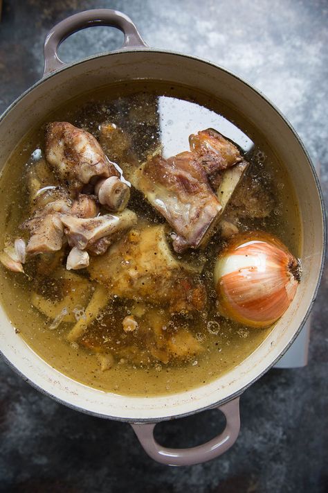 Pork Bones Recipe, Pork Bone Broth, Gut Food, Pork Bone Soup, Noom Recipes, Bone Broth Soup, Pho Broth, Bone Soup, Pork Broth