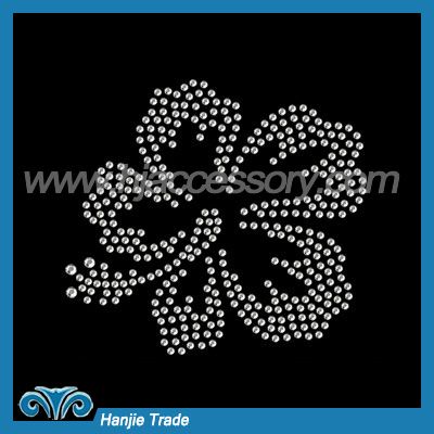 Rhinestone Clothing Designs, Rhinestone Art Design, Diy Bedazzled Shirt, Rhinestone Clothes Diy, Bedazzle Designs, Hotfix Rhinestone Ideas, Bedazzled Designs, Diy Rhinestone Shirt, Rhinestone Tshirt Designs