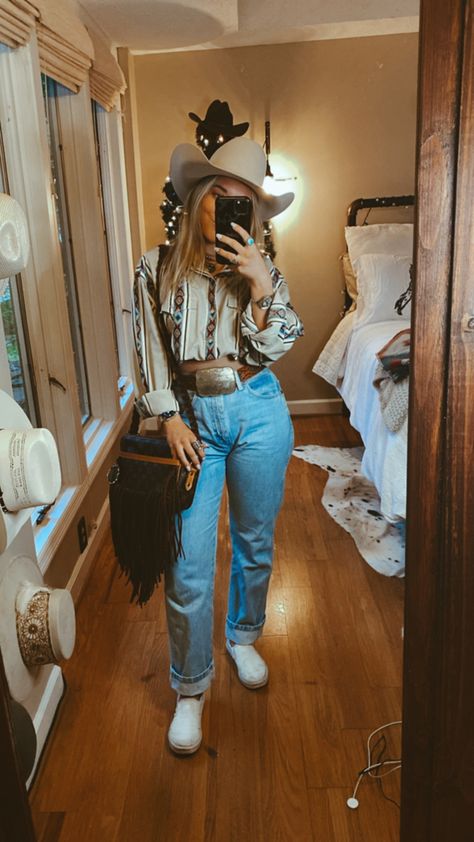 Rodeo outfit, western, wranglers, pearl snap, vans, vintage boho, cowgirl, cowgirl hat, country, rodeo outfit inspiration Western Dressy Casual Outfits, Flannel Cowgirl Outfits, Brushpopper Outfit, Western Outfits Women Pearl Snap, Rich Western Outfits, Western Sheek Outfits, Vintage Western Pearl Snaps, Masculine Cowgirl, Wrangler Button Up Outfit