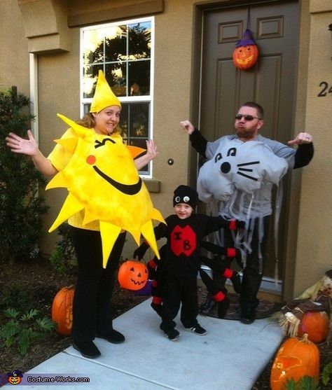 Tara: 2013 family costume was the Itsy Bitsy Spider theme. Staring The Itsy Bitsy Spider, Mrs. Out came the Sun and Mr. Down Came the Rain. Spider Family Costume, Itsy Bitsy Spider Birthday Party, Sun Costume, Cloud Costume, The Itsy Bitsy Spider, Family Costumes Diy, Spider Family, Boo Costume, Spider Theme