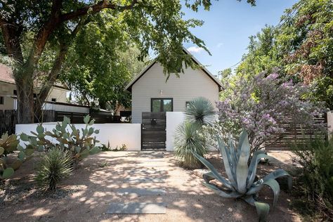 Modern East Austin Bungalow - Houses for Rent in Austin Bungalow Houses, Austin Neighborhoods, 1920s Bungalow, Vegas Hotel, Sleeping Loft, Austin Homes, Pine Floors, Tall Ceilings, Central Air Conditioning