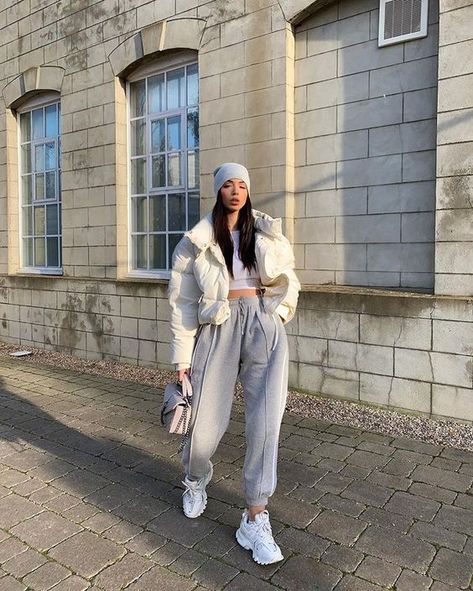 Sporty Outfits, Mode Instagram, Joggers Outfit, Mia 3, Tomboy Style Outfits, Outfits Invierno, Streetwear Fashion Women, Streetwear Outfits, Fashion Streetwear