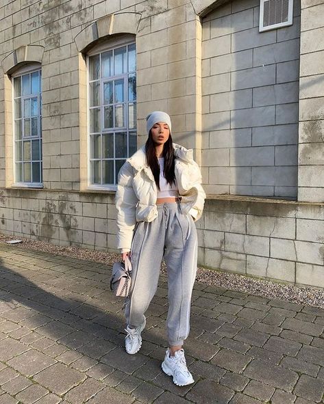 Mode Instagram, Joggers Outfit, Mia 3, Tomboy Style Outfits, Outfits Invierno, Vsco Filter, Streetwear Fashion Women, Fashion Streetwear, Tomboy Fashion