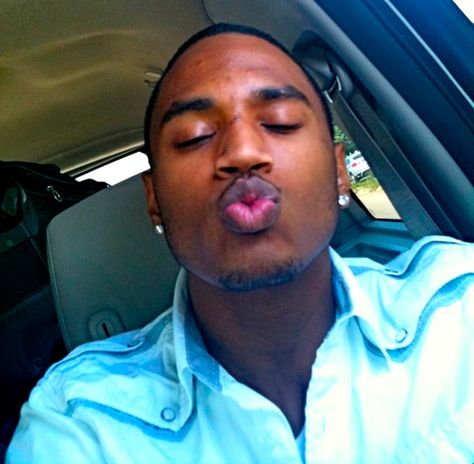 Trey songz *kiss kiss* Trey Songz Shirtless, Trey Songs, Kiss Meme, Kiss Meaning, Nle Choppa, Chris Brown Videos, Blowing Kisses, Kissy Face, Trey Songz