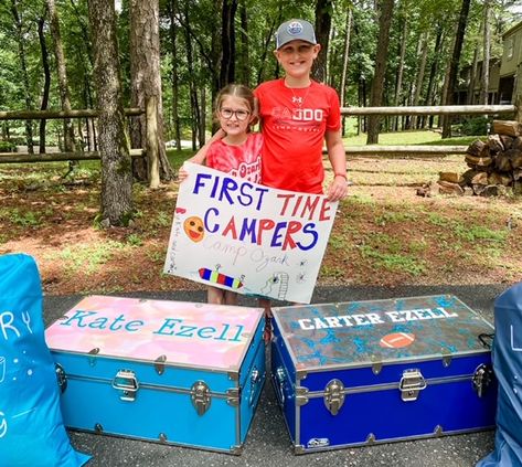 Overnight Camp Hacks, Summer Camp Bunk Decorations, Summer Camp Trunk Decorating Ideas, Camp Trunk Decorating Ideas, Camp Bunk Decor, Summer Camp Hacks, Summer Camp Must Haves, Summer Camp Bunk, Packing For Summer Camp