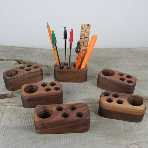Wooden Accessories Home, Small Wooden Accessories, Wooden Small Products Ideas, Wooden Pen Holder For Desk, Wooden Ideas Handmade, Small Wooden Decor, Small Wooden Decorative Items, Small Wooden Gift Ideas, Wooden Small Items