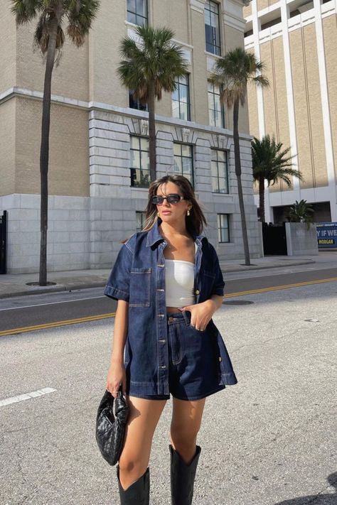 Denim Shorts And Denim Jacket Outfit, Jean Shorts Outfit Festival, Denim Dress Festival Outfit, All Denim Summer Outfit, Talk Girl Outfits, Denim Top Outfit Summer, Denim On Denim Aesthetic, Denim On Denim Festival Outfit, Jean Jorts Outfit