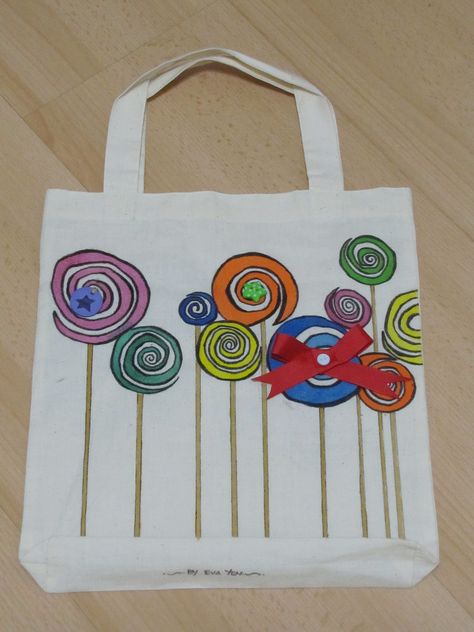Painted Bags Canvas, Painted Canvas Bags Ideas, Hand Painted Canvas Bags, Painting Backpack Ideas, Bag Painting Ideas, Painted Totes, Hand Painted Tote Bags, Tote Bag Painting, Painted Canvas Bags