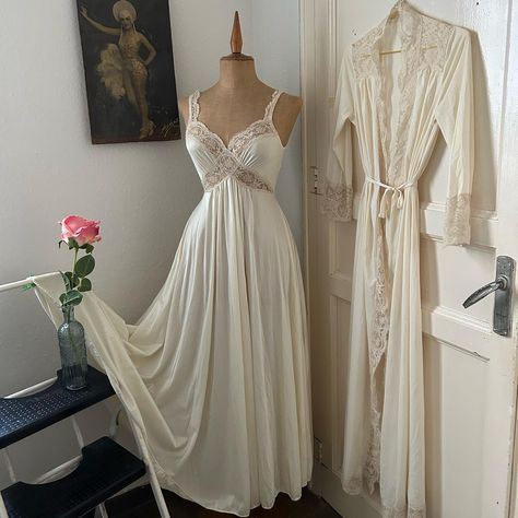 A cream colored Olga Bodysilk peignoir in a size small is now available. #olgabodysilk #olganightgown #olgapeignoir #vintagelingerie #vintagebride #80sfashion Medieval Nightwear, Honeymoon Aesthetic Outfit, Regency Sleepwear, 1900s Nightgown, Vintage Wedding Nightgown, Honeymoon Outfits Night, Honeymoon Clothes, Bride Robes, Dramatic Romantic