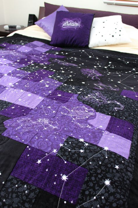 Patchwork, Vintage Halloween Quilt, Space Quilts Ideas, Whimsigoth Quilt, Patchwork Ideas Projects, Constellation Crochet, Space Quilt Pattern, Art Quilts Inspiration, Celestial Quilt