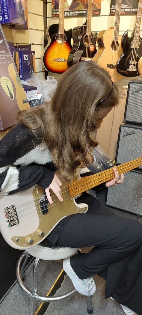 Playing Instruments Aesthetic, Bassist Aesthetic Girl, Learning Guitar Aesthetic, Bass Girl Aesthetic, Playing Bass Aesthetic, Guitarist Girl Aesthetic, Guitar Player Aesthetic, Nadia Aesthetic, Bass Player Aesthetic