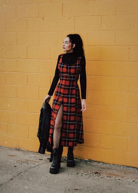 Style Edgy Soft Grunge, Soft Grunge Clothing, Tartan Outfit, Plaid Dress Outfit, Grunge Dresses, Dolls Kill Outfits, Dr Martens Style, Soft Grunge Outfits, Look Grunge