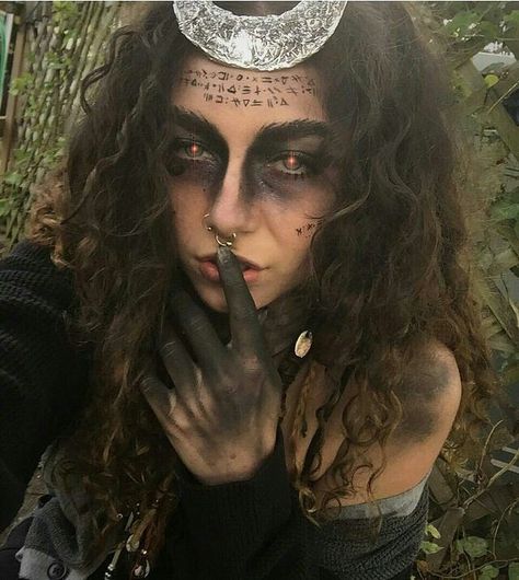 Make Up Diy, Makeup Zombie, Fantasy Make-up, Halloweenský Makeup, Devil Makeup, Halloween Make-up Looks, Scary Witch, Looks Halloween, Witch Makeup