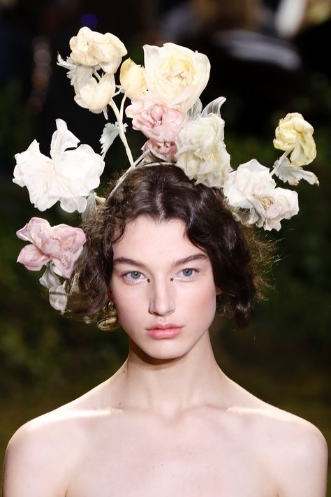 Haute Couture Accessories, Couture, Haute Couture Flowers, Floral Head Piece, Flower Runway, Dior Flowers, Dior Spring 2017, Flower Head Piece, Dior Runway