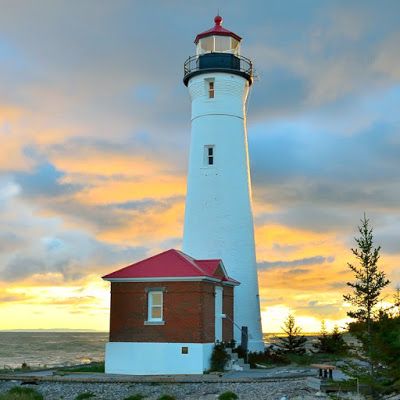 Crisp Point Lighthouse on Lake Superior in Michigan Abandoned Mansions, Crisp Point Lighthouse, Michigan Lighthouses, Lake Lighthouse, Upper Michigan, Pennsylvania Travel, Lighthouse Painting, Beautiful Places To Live, Beautiful Lighthouse