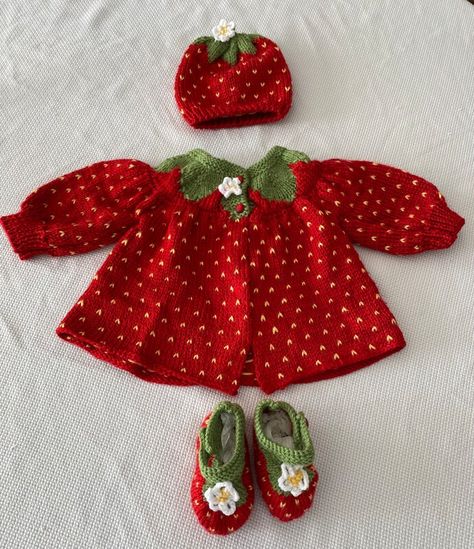 Strawberry baby sweater, booties, and hat | MakerPlace by Michaels Strawberry Outfit, Crochet Baby Costumes, Strawberry Baby, Crochet Baby Hat Patterns, Baby Summer, Baby Hat Patterns, Summer Baby Clothes, Vintage Baby Clothes, Baby Fits