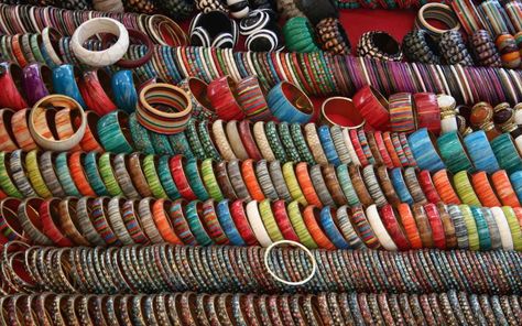 Shopping in Goa - Best Markets in Goa for Locally Sourced Goodies Delhi Shopping, Goa Travel, India Shopping, Street Shopping, Wearing Jewelry, Cheap Shopping, Tarot Card Readers, Shopping Places, Luxury Marketing