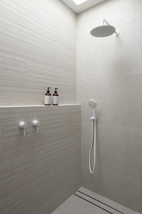 Coral House Ensuite — Zephyr + Stone Small Toilet Feature Wall, Built In Shower Shelf, Ceiling Mounted Shower Head, Bathroom Feature Wall, Ensuite Design, Coral House, Bathroom Niche, Patterned Tile, Coastal Bathroom